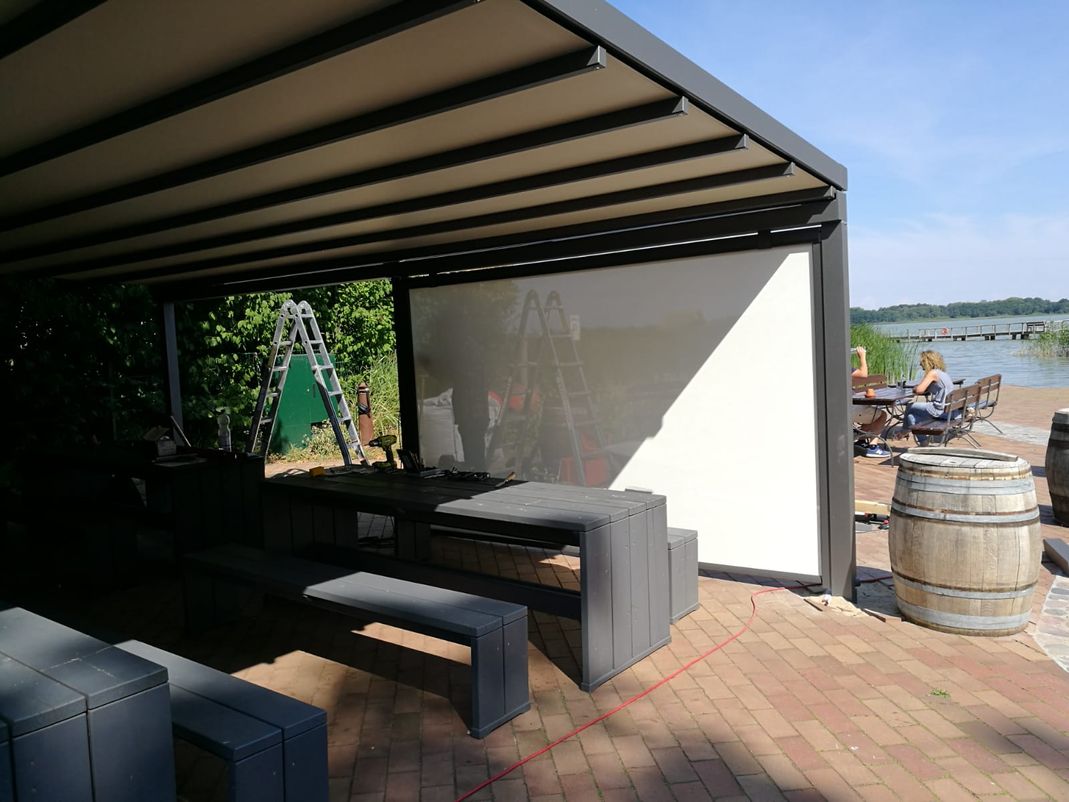 Markisen Lübeck, Gardinen, Jalousien, Rollos, Plissees, Velux, Fenster, Sonnenschutz, Beschattung, Preis, günstig, gut, Sonne, Lübeck, Luebeck, Helmbold, Rollladen Lübeck, Jalousetten Lübeck, Gardinen Lübeck, Polsterarbeiten Lübeck, Teppich Lübeck, Wintergartenbeschattung Lübeck, Sommemschutz, Markisen, errassenüberdachungen, Glasoasen, Rollläden, Pergolamarkisen