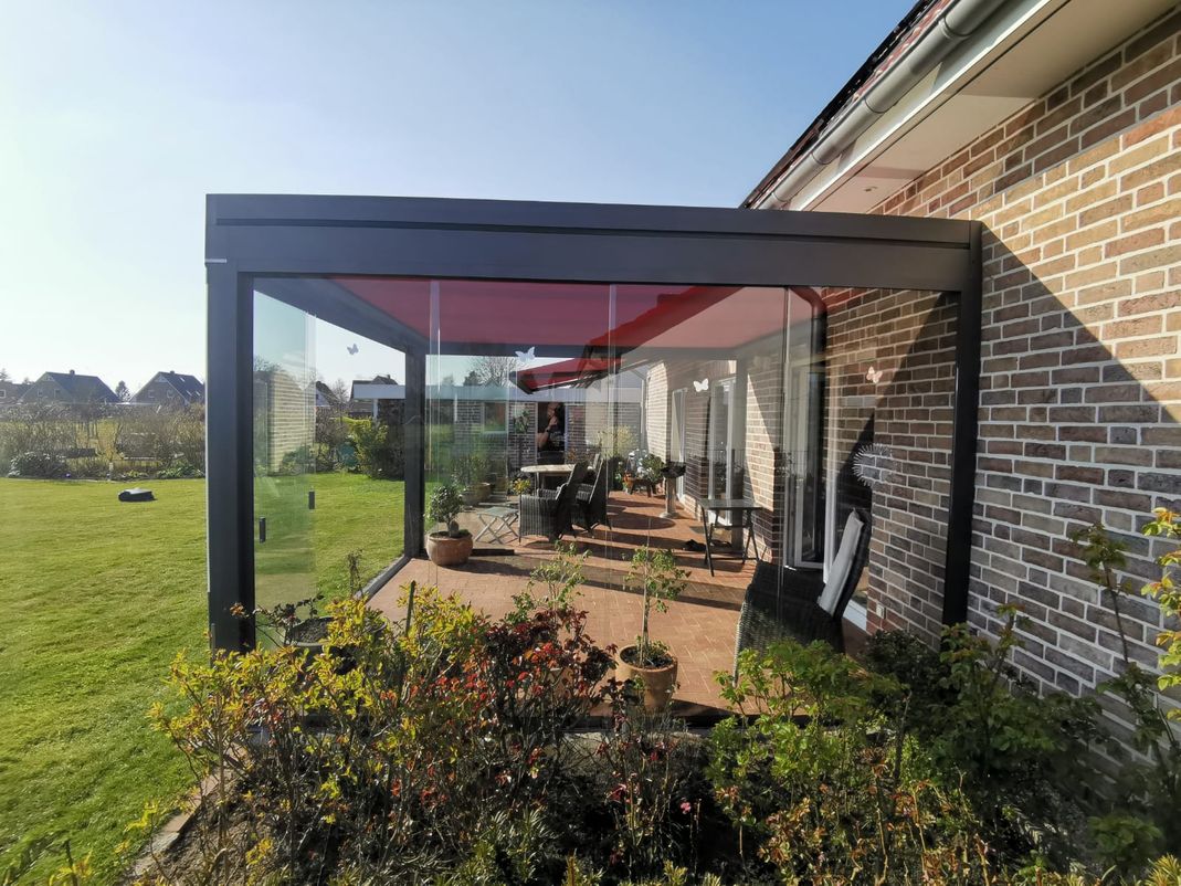Markisen Lübeck, Gardinen, Jalousien, Rollos, Plissees, Velux, Fenster, Sonnenschutz, Beschattung, Preis, günstig, gut, Sonne, Lübeck, Luebeck, Helmbold, Rollladen Lübeck, Jalousetten Lübeck, Gardinen Lübeck, Polsterarbeiten Lübeck, Teppich Lübeck, Wintergartenbeschattung Lübeck, Sommemschutz, Markisen, errassenüberdachungen, Glasoasen, Rollläden, Pergolamarkisen