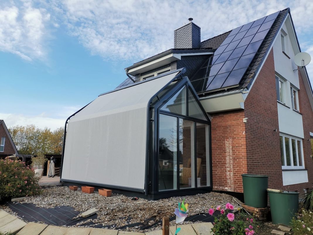 Markisen Lübeck, Gardinen, Jalousien, Rollos, Plissees, Velux, Fenster, Sonnenschutz, Beschattung, Preis, günstig, gut, Sonne, Lübeck, Luebeck, Helmbold, Rollladen Lübeck, Jalousetten Lübeck, Gardinen Lübeck, Polsterarbeiten Lübeck, Teppich Lübeck, Wintergartenbeschattung Lübeck, Sommemschutz, Markisen, errassenüberdachungen, Glasoasen, Rollläden, Pergolamarkisen