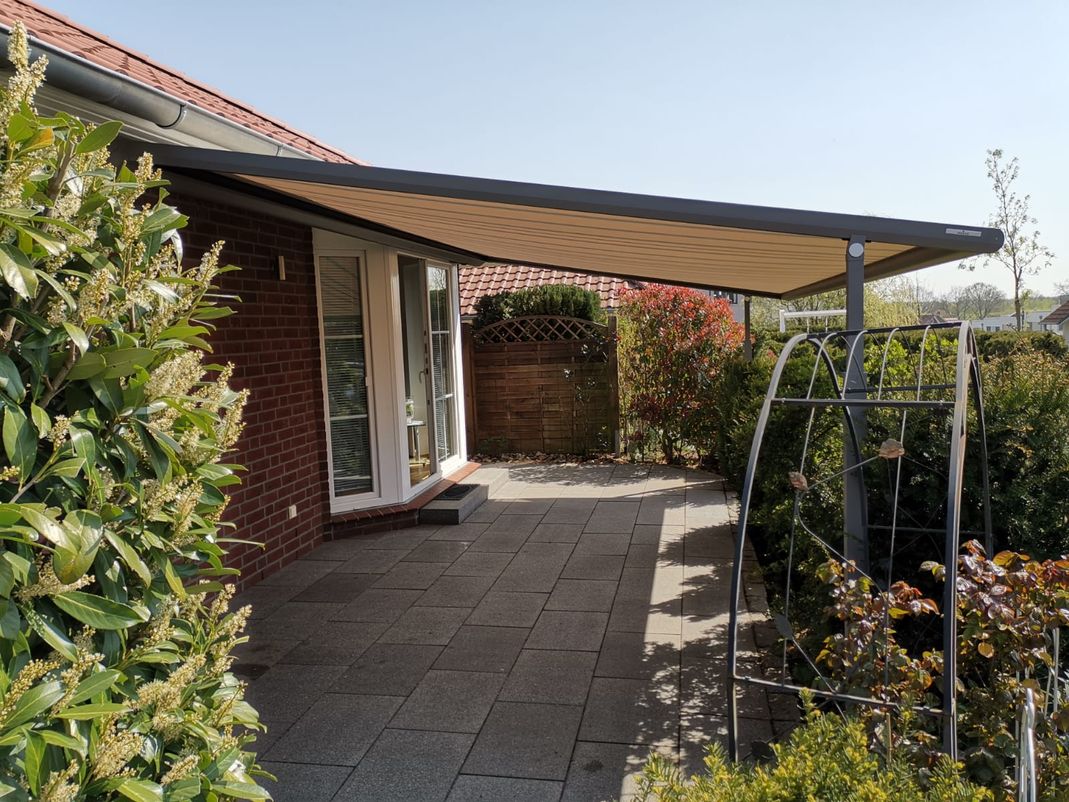 Markisen Lübeck, Gardinen, Jalousien, Rollos, Plissees, Velux, Fenster, Sonnenschutz, Beschattung, Preis, günstig, gut, Sonne, Lübeck, Luebeck, Helmbold, Rollladen Lübeck, Jalousetten Lübeck, Gardinen Lübeck, Polsterarbeiten Lübeck, Teppich Lübeck, Wintergartenbeschattung Lübeck, Sommemschutz, Markisen, errassenüberdachungen, Glasoasen, Rollläden, Pergolamarkisen