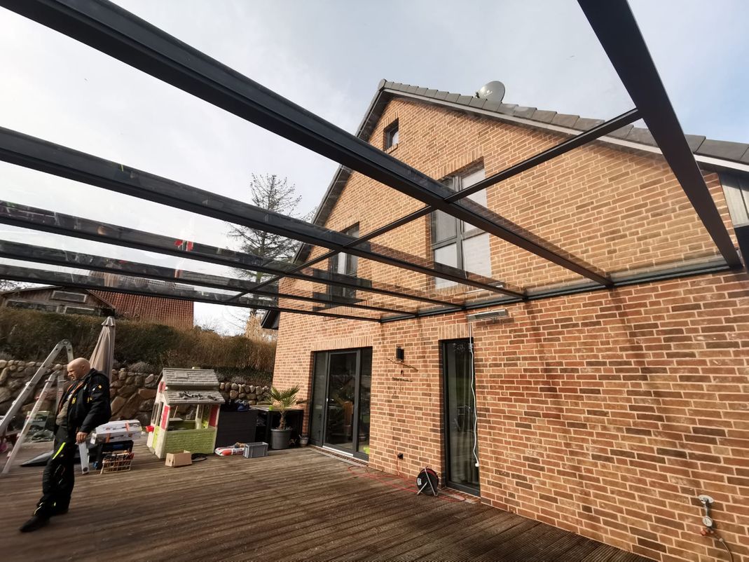 Markisen Lübeck, Gardinen, Jalousien, Rollos, Plissees, Velux, Fenster, Sonnenschutz, Beschattung, Preis, günstig, gut, Sonne, Lübeck, Luebeck, Helmbold, Rollladen Lübeck, Jalousetten Lübeck, Gardinen Lübeck, Polsterarbeiten Lübeck, Teppich Lübeck, Wintergartenbeschattung Lübeck, Sommemschutz, Markisen, errassenüberdachungen, Glasoasen, Rollläden, Pergolamarkisen