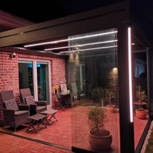 Markisen Lübeck, Gardinen, Jalousien, Rollos, Plissees, Velux, Fenster, Sonnenschutz, Beschattung, Preis, günstig, gut, Sonne, Lübeck, Luebeck, Helmbold, Rollladen Lübeck, Jalousetten Lübeck, Gardinen Lübeck, Polsterarbeiten Lübeck, Teppich Lübeck, Wintergartenbeschattung Lübeck, Sommemschutz, Markisen, errassenüberdachungen, Glasoasen, Rollläden, Pergolamarkisen