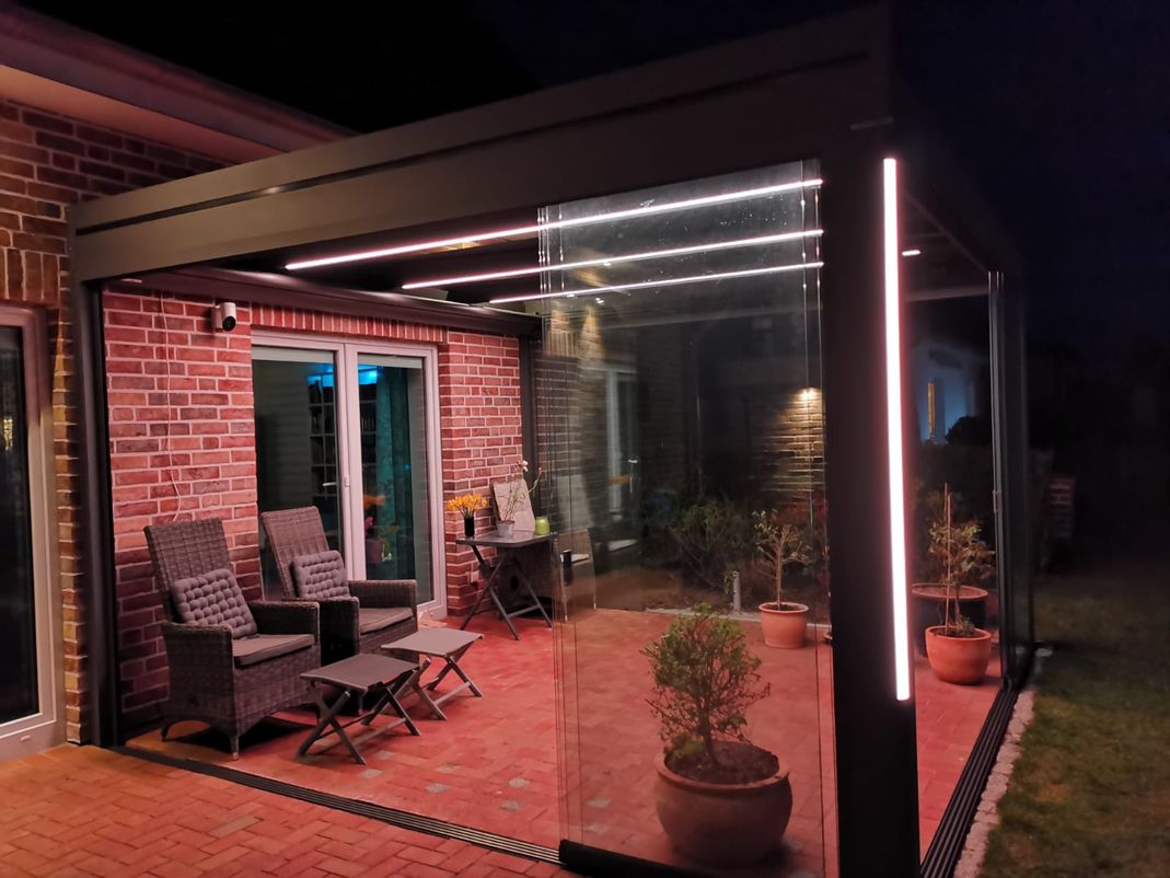 Markisen Lübeck, Gardinen, Jalousien, Rollos, Plissees, Velux, Fenster, Sonnenschutz, Beschattung, Preis, günstig, gut, Sonne, Lübeck, Luebeck, Helmbold, Rollladen Lübeck, Jalousetten Lübeck, Gardinen Lübeck, Polsterarbeiten Lübeck, Teppich Lübeck, Wintergartenbeschattung Lübeck, Sommemschutz, Markisen, errassenüberdachungen, Glasoasen, Rollläden, Pergolamarkisen