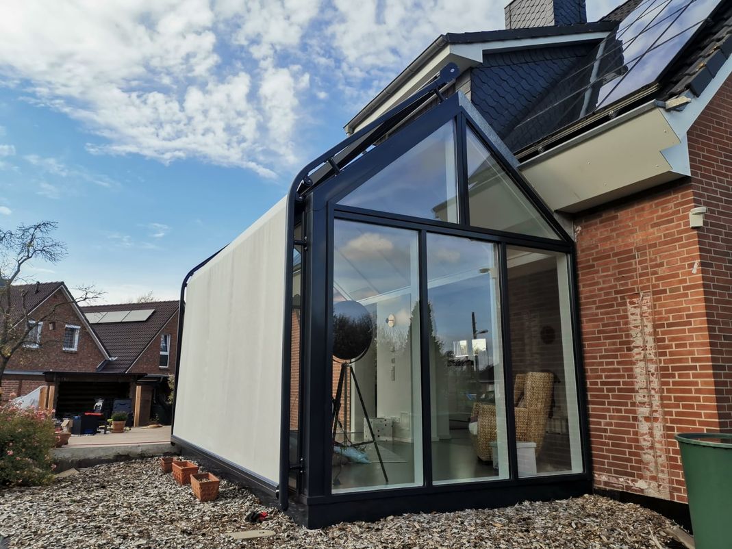 Markisen Lübeck, Gardinen, Jalousien, Rollos, Plissees, Velux, Fenster, Sonnenschutz, Beschattung, Preis, günstig, gut, Sonne, Lübeck, Luebeck, Helmbold, Rollladen Lübeck, Jalousetten Lübeck, Gardinen Lübeck, Polsterarbeiten Lübeck, Teppich Lübeck, Wintergartenbeschattung Lübeck, Sommemschutz, Markisen, errassenüberdachungen, Glasoasen, Rollläden, Pergolamarkisen