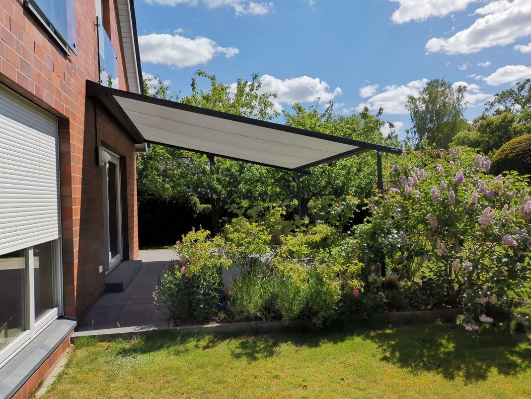 Markisen Lübeck, Gardinen, Jalousien, Rollos, Plissees, Velux, Fenster, Sonnenschutz, Beschattung, Preis, günstig, gut, Sonne, Lübeck, Luebeck, Helmbold, Rollladen Lübeck, Jalousetten Lübeck, Gardinen Lübeck, Polsterarbeiten Lübeck, Teppich Lübeck, Wintergartenbeschattung Lübeck, Sommemschutz, Markisen, errassenüberdachungen, Glasoasen, Rollläden, Pergolamarkisen