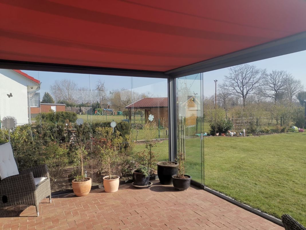 Markisen Lübeck, Gardinen, Jalousien, Rollos, Plissees, Velux, Fenster, Sonnenschutz, Beschattung, Preis, günstig, gut, Sonne, Lübeck, Luebeck, Helmbold, Rollladen Lübeck, Jalousetten Lübeck, Gardinen Lübeck, Polsterarbeiten Lübeck, Teppich Lübeck, Wintergartenbeschattung Lübeck, Sommemschutz, Markisen, errassenüberdachungen, Glasoasen, Rollläden, Pergolamarkisen
