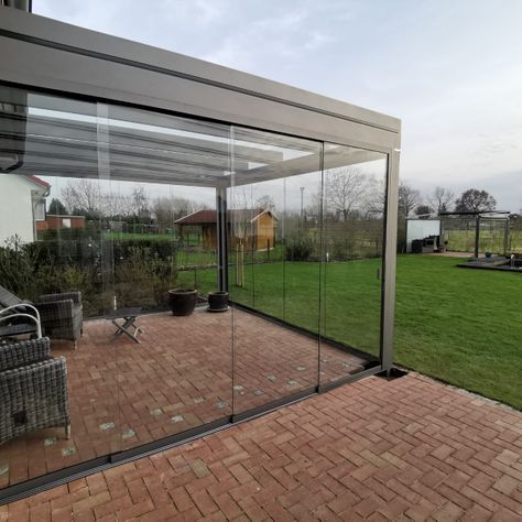 Markisen Lübeck, Gardinen, Jalousien, Rollos, Plissees, Velux, Fenster, Sonnenschutz, Beschattung, Preis, günstig, gut, Sonne, Lübeck, Luebeck, Helmbold, Rollladen Lübeck, Jalousetten Lübeck, Gardinen Lübeck, Polsterarbeiten Lübeck, Teppich Lübeck, Wintergartenbeschattung Lübeck