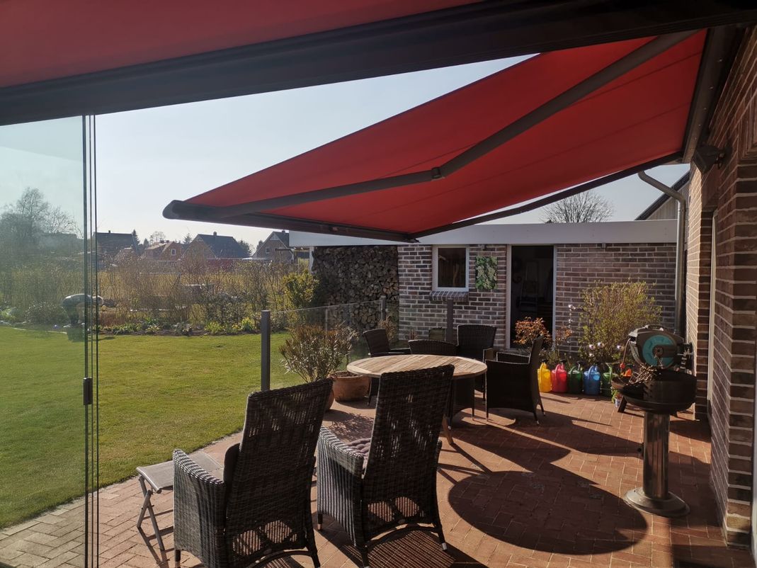 Markisen Lübeck, Gardinen, Jalousien, Rollos, Plissees, Velux, Fenster, Sonnenschutz, Beschattung, Preis, günstig, gut, Sonne, Lübeck, Luebeck, Helmbold, Rollladen Lübeck, Jalousetten Lübeck, Gardinen Lübeck, Polsterarbeiten Lübeck, Teppich Lübeck, Wintergartenbeschattung Lübeck, Sommemschutz, Markisen, errassenüberdachungen, Glasoasen, Rollläden, Pergolamarkisen
